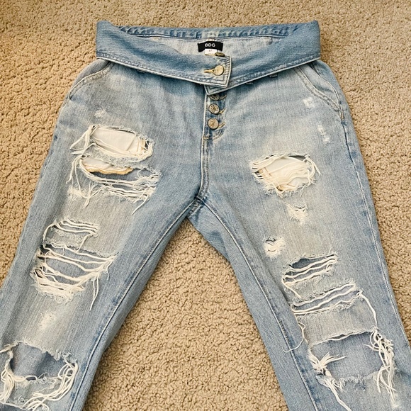 BDG Ripped Highwaist Boyfriend Jeans - Picture 5 of 6